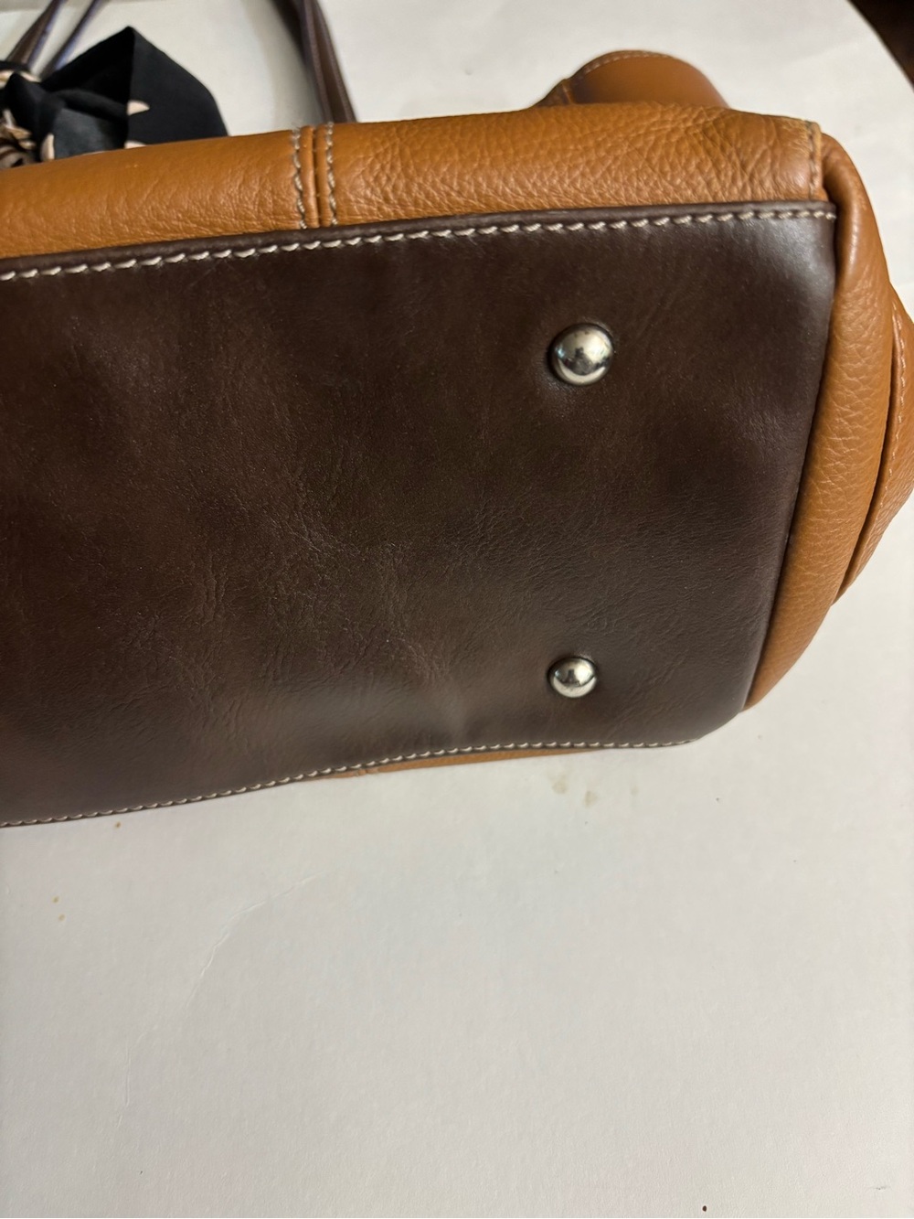SOPHIA Caperelli Tan Leather Tote Bag with Scarf - Picture 13 of 13
